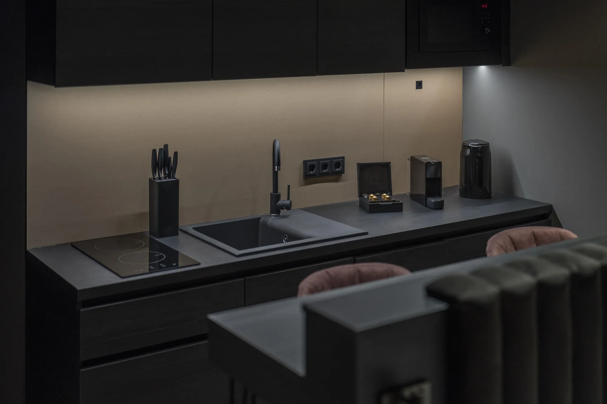 Deluxe Studio Leipzig — fully equipped kitchen